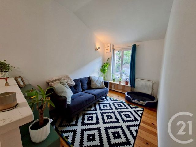 Appartement F2 à louer - 2 pièces - 39.5 m2 - TARARE - 69 - RHONE-ALPES - Century 21 Coquillat Immobilier