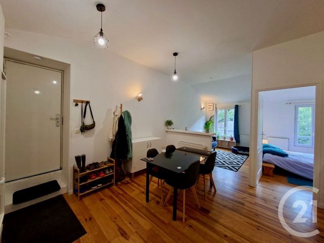 Appartement F2 à louer - 2 pièces - 39.5 m2 - TARARE - 69 - RHONE-ALPES - Century 21 Coquillat Immobilier