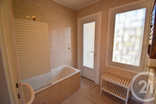 Appartement T3 à vendre - 3 pièces - 59.54 m2 - TARARE - 69 - RHONE-ALPES - Century 21 Coquillat Immobilier