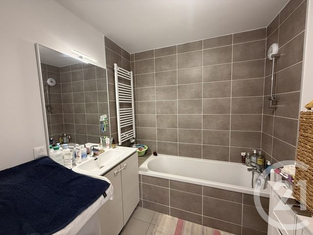 Appartement T3 à vendre - 3 pièces - 63.0 m2 - TARARE - 69 - RHONE-ALPES - Century 21 Coquillat Immobilier